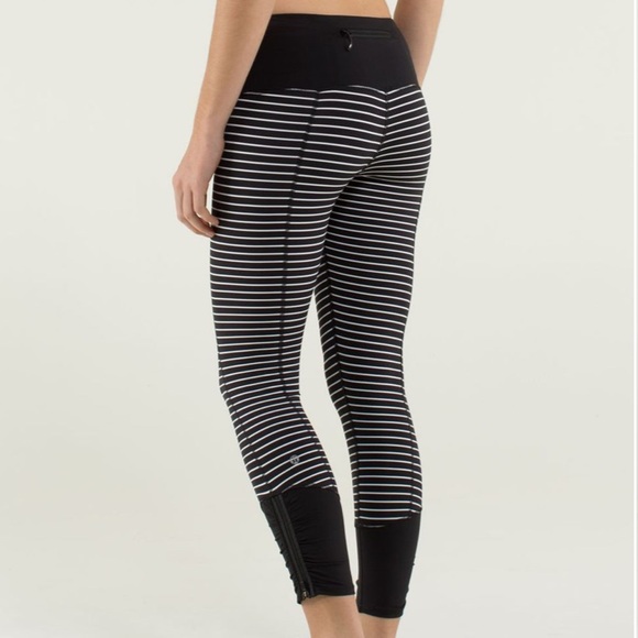Lululemon Runday Crop 
Parallel Stripe Black White / Black - Picture 1 of 8